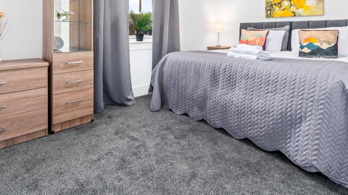 Airdrie Apartment | Modern 2 bedroom apartment close to local amenities.