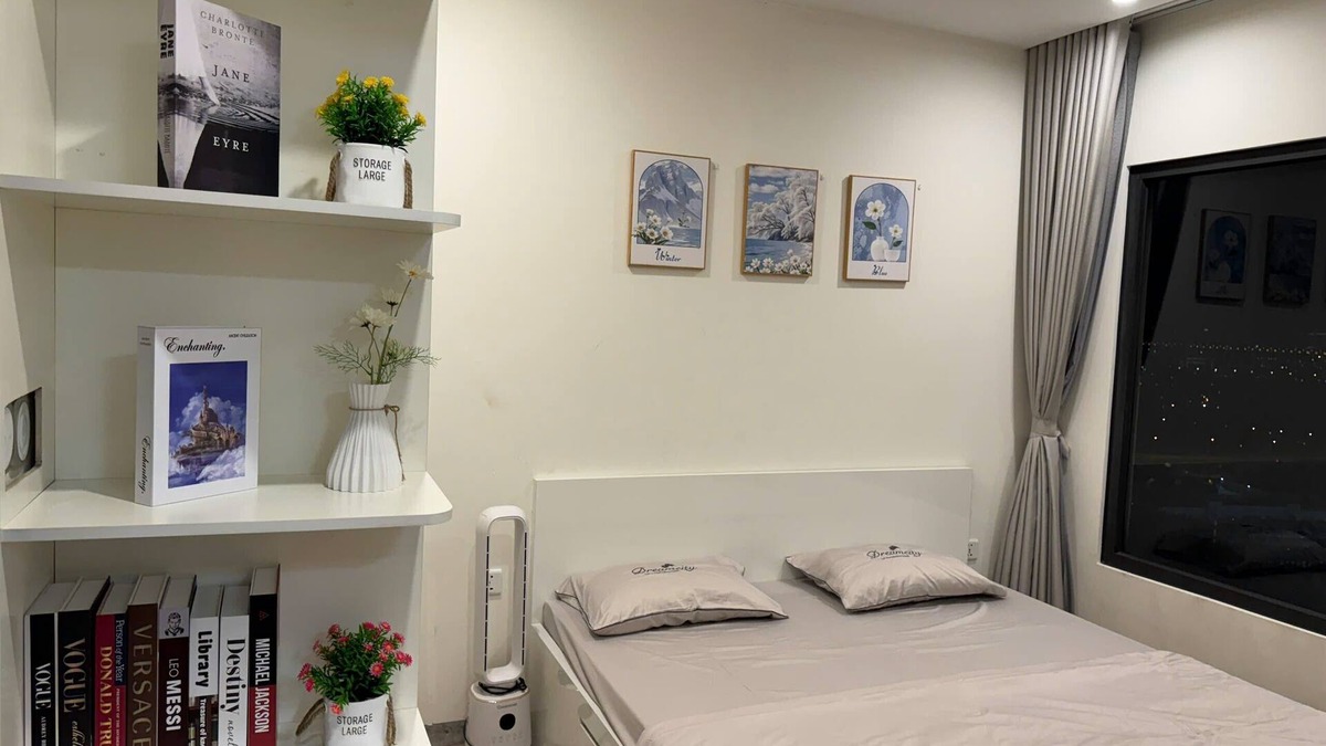 Gia Lam Apartment | Modern 2-Bedroom Apartment | Having Pool & Gym | Vinhomes Ocean Park