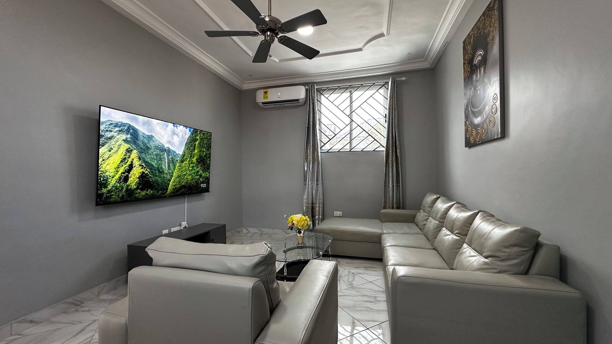 Gbawe Apartment | Modern 2-Bedroom Apartment Near Beach - Rose Villa Accra Suite G1