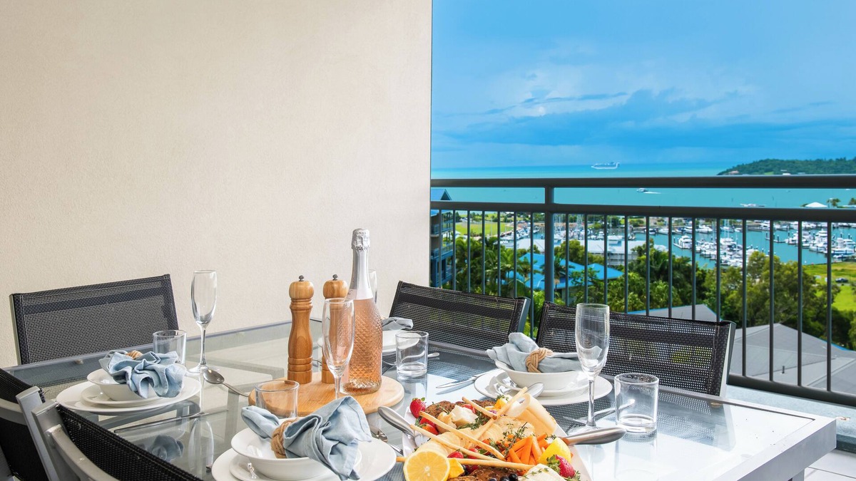 Airlie Beach Apartment | Modern 2 Bedroom, 2 Bath Apartment with ocean views
