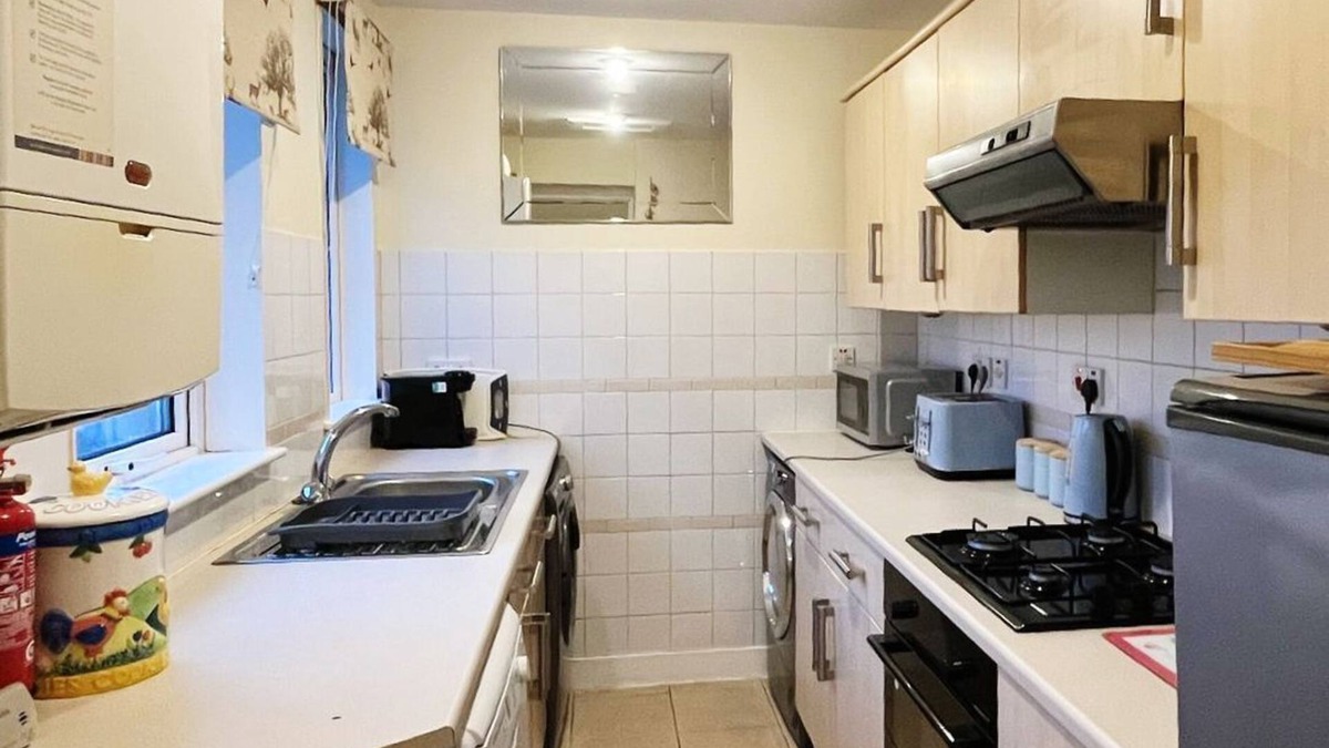 Methil Apartment | Modern 2 Bedroom Flat Near Train & Bus stations & near beach