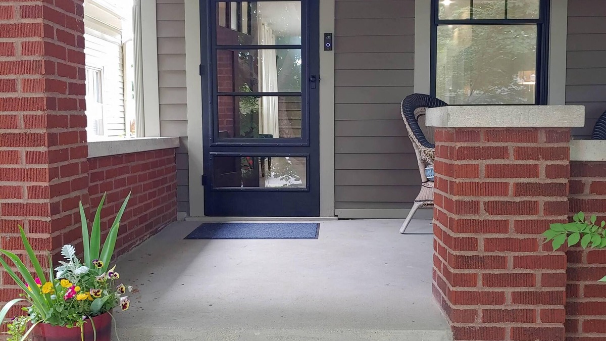 Near Eastside House | Modern 2 bedroom getaway with ammenities!