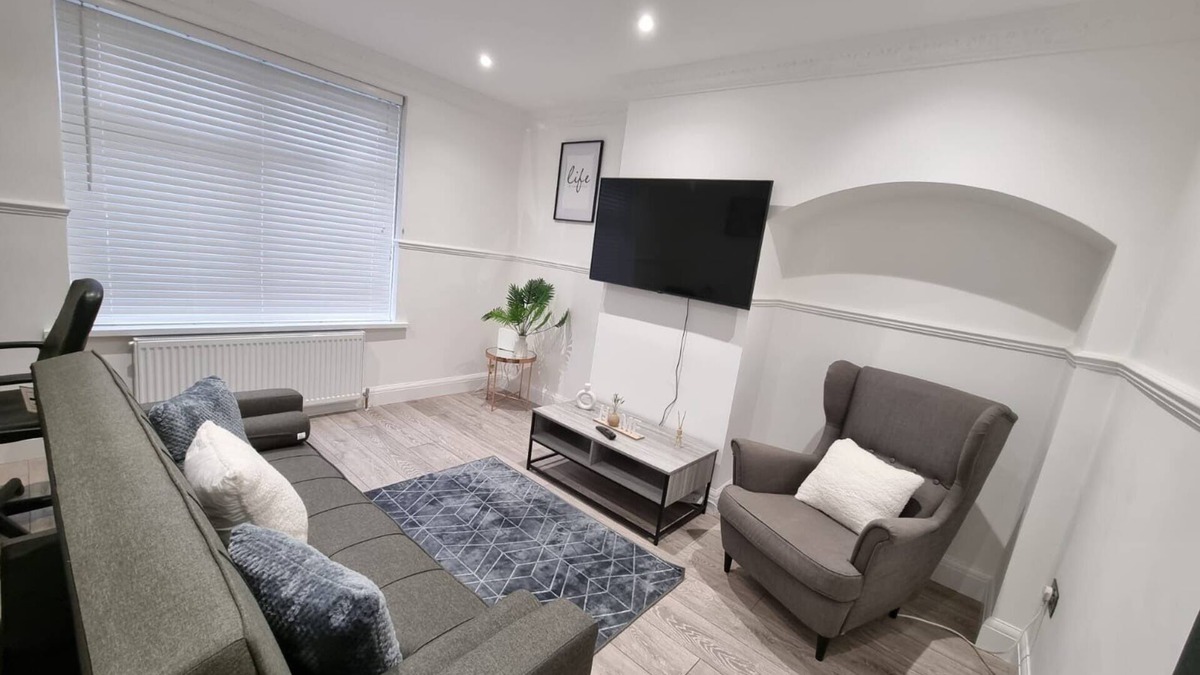 Alibon House | Modern 2 bedroom house in London Free Wifi and Parking