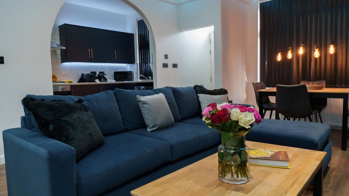 Harehills House | Modern 2 bedroom house -near Leeds