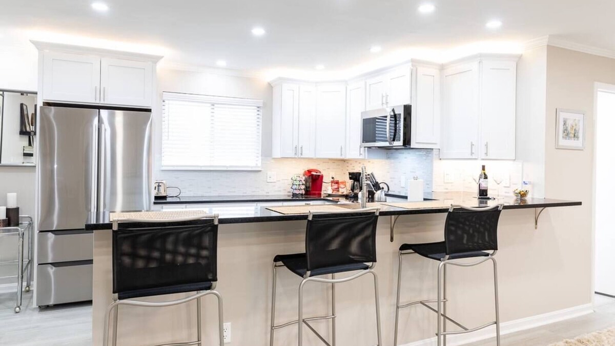New Richmond Apartment | Modern 2 Bedroom in Beautiful River Town Near City