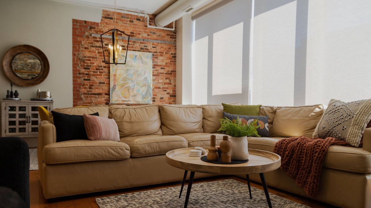 Inner Harbour Apartment | Modern 2 Bedroom Loft Downtown Kingston