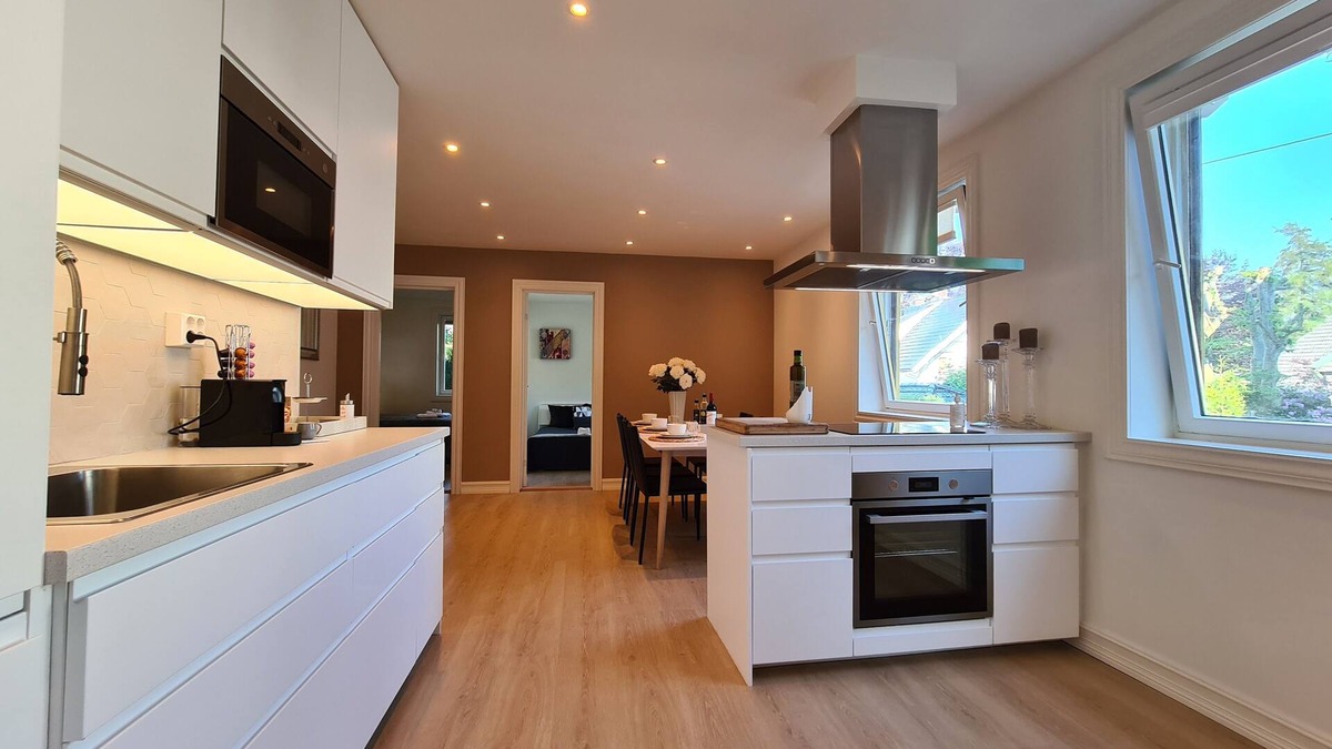 Stavanger House | Modern 2-bedroom lux apartment. Upscale neighborhood. Prime location.