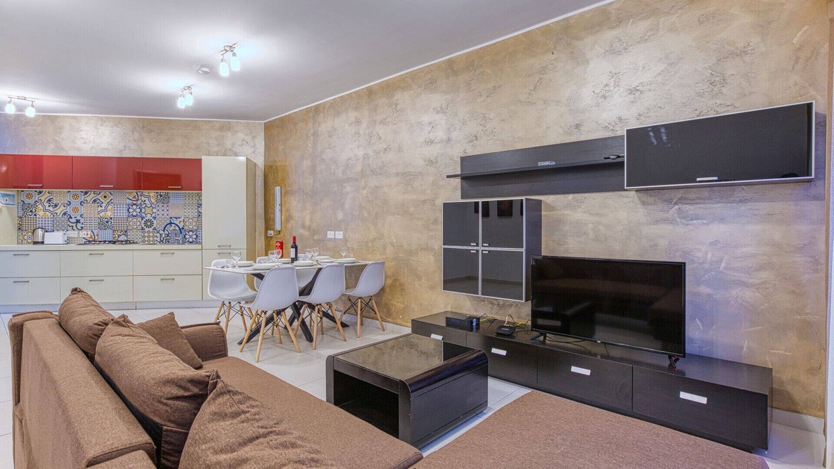 St. Andrew's Apartment | Modern 2-Bedroom Maisonette in Swieqi