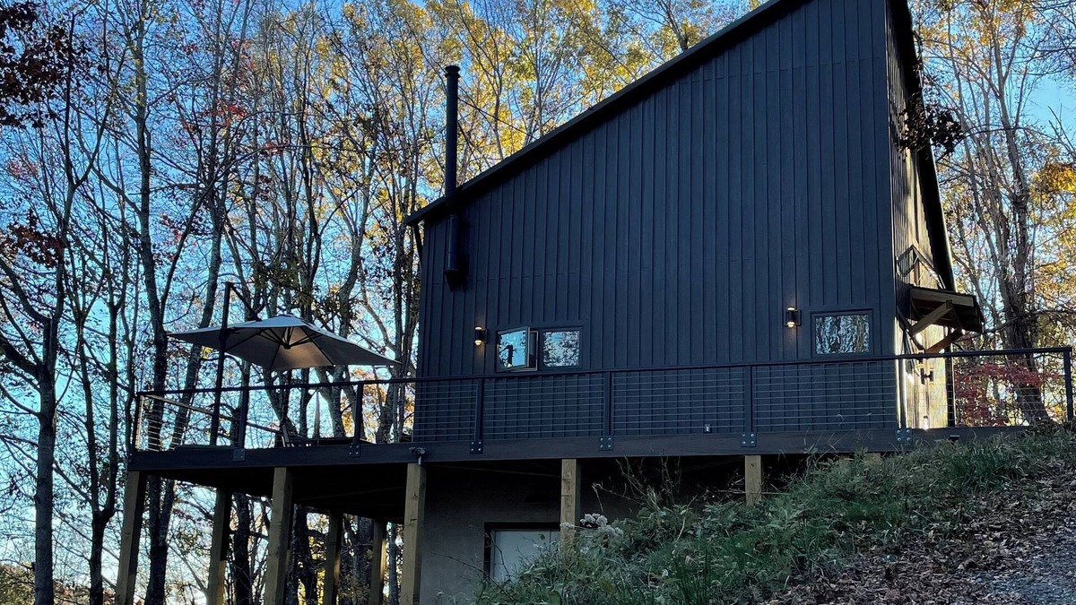 Lansing House | Modern 2-bedroom mountain house in brilliant Lansing