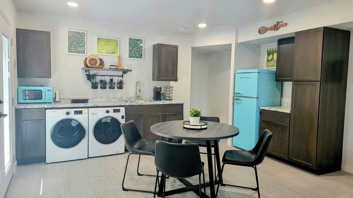 Tempe House | Modern 2 bedroom - Private Access - Fully Remodeled - 3 miles to ASU