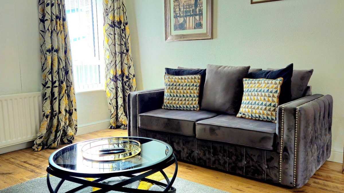 Egremont Apartment | Modern 2-Bedroom serviced cosy flat in the Lakes District, Egremont