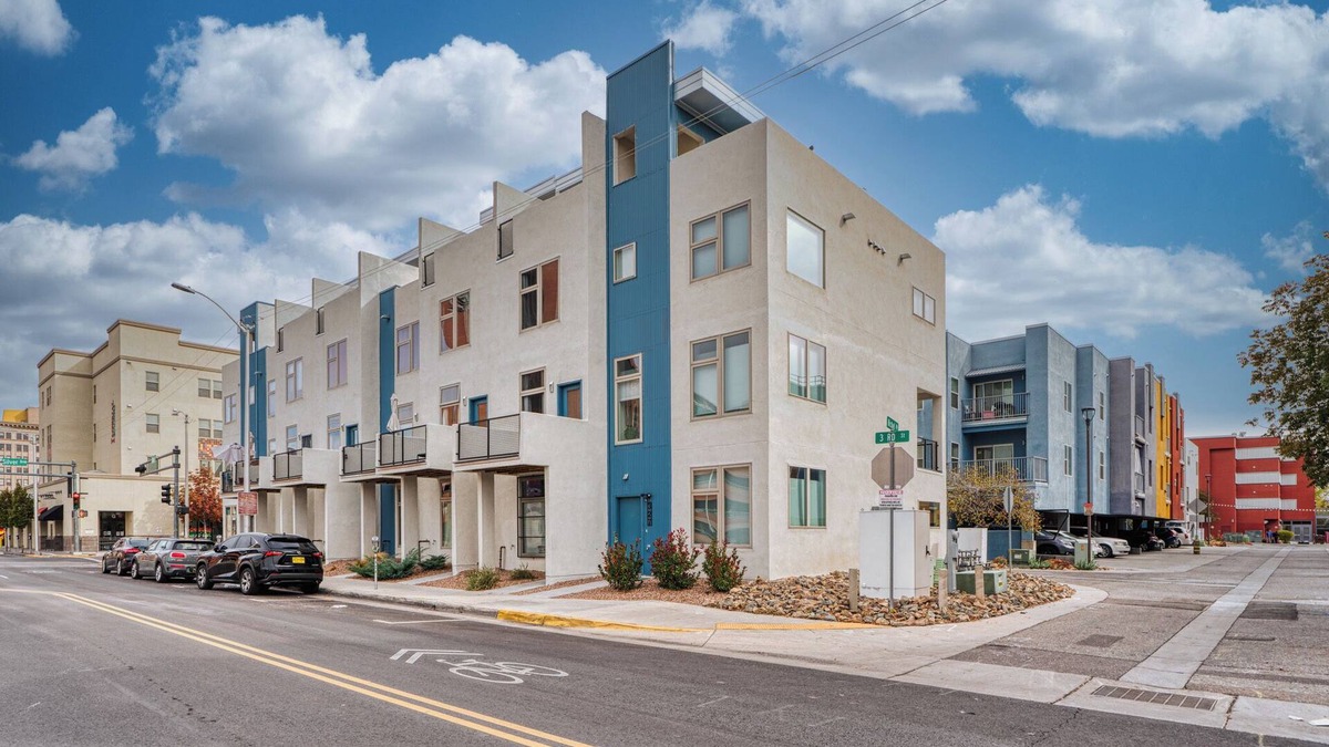 Raynolds Addition House | Modern 2 bedroom townhome in Downtown Albuquerque with a rooftop balcony.