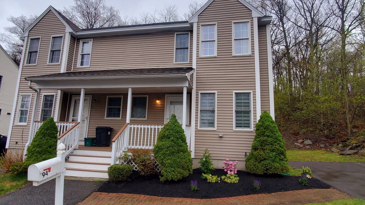 Worcester House | Modern 2 Bedroom Townhouse Near Worcester Hospitals & Medical School