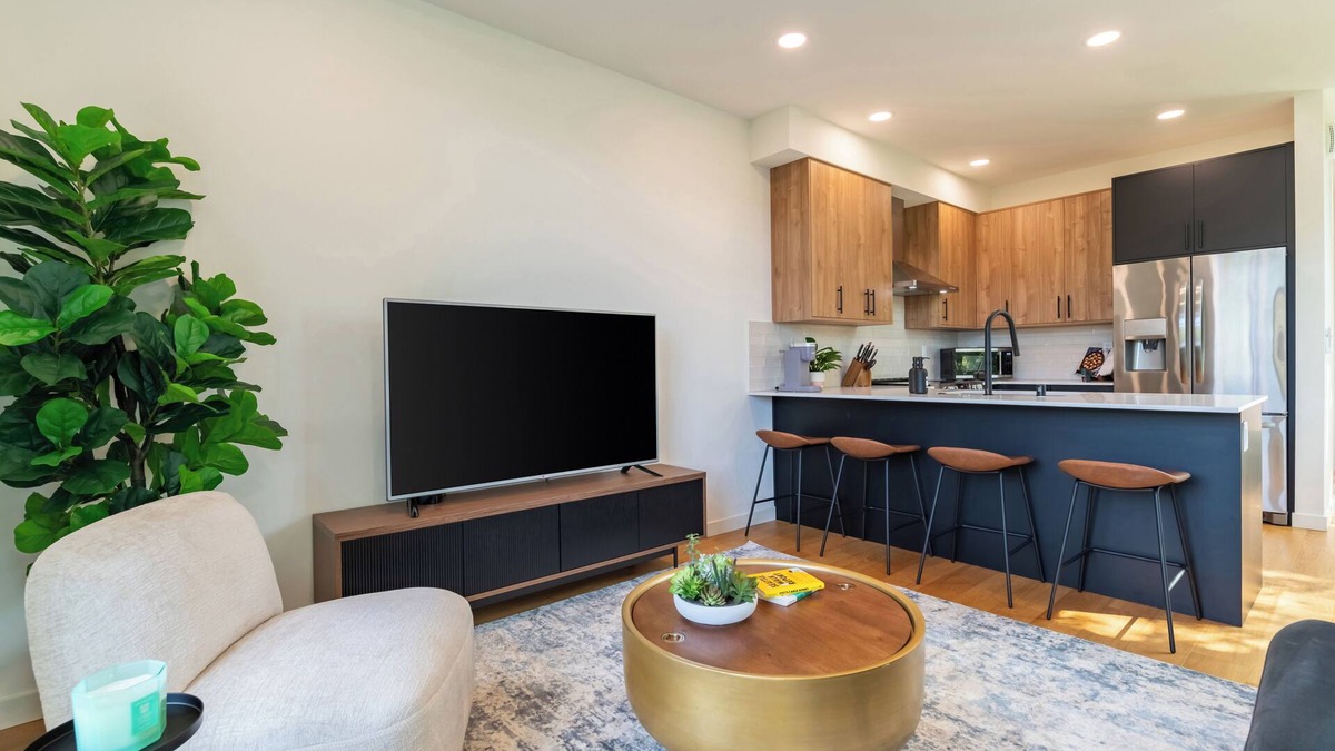 Atlantic House | Modern 2-Bedroom Townhome with A/C