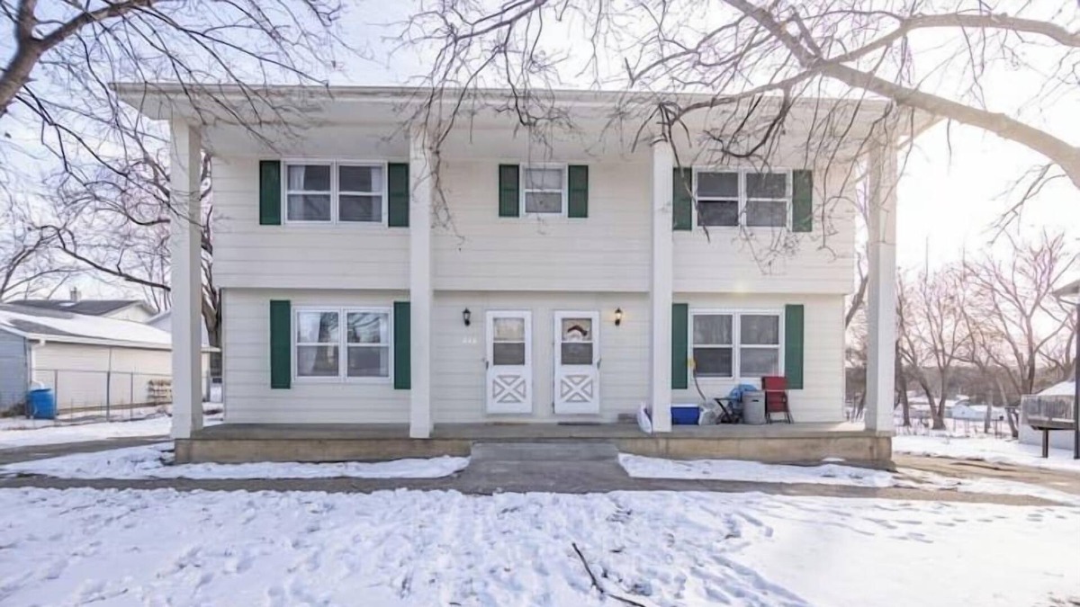 Clive House | Modern 2 Bedroom Townhouse in Quiet Neighborhood