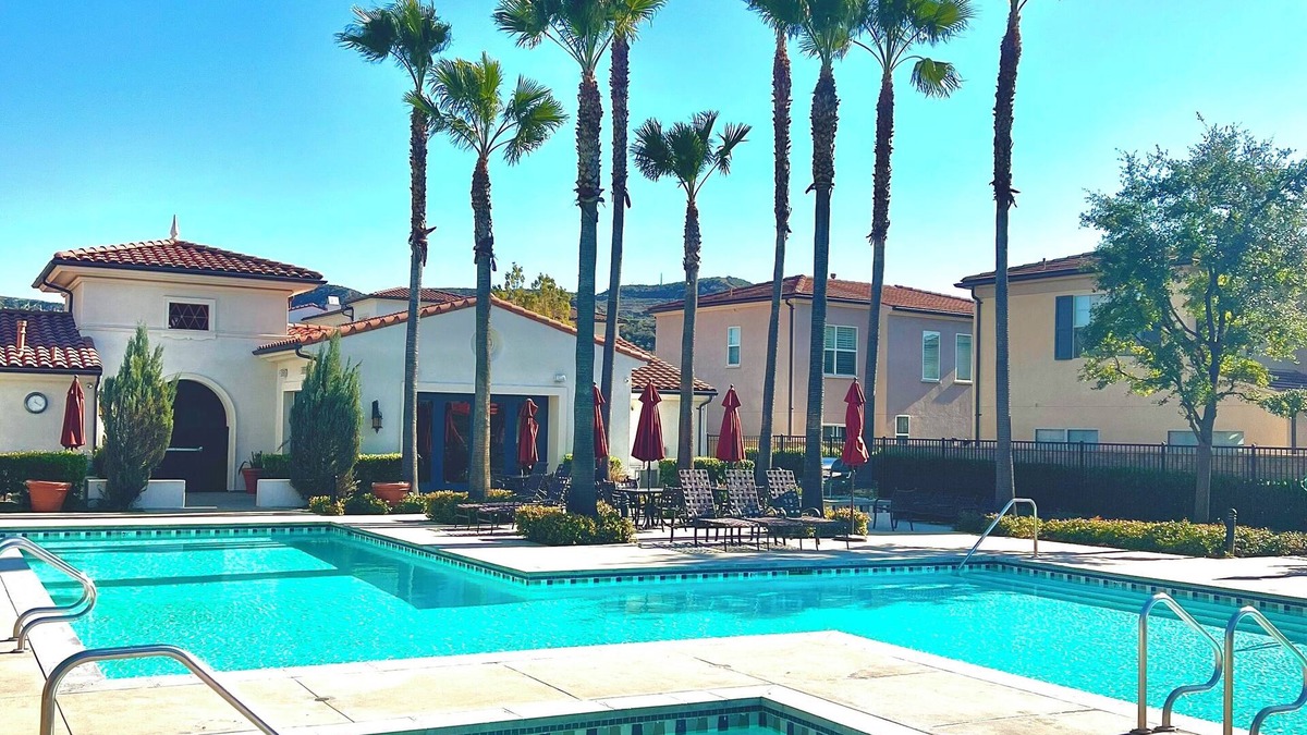 Santa Clarita Villa | Modern 2 bedroom Villa in Santa Clarita