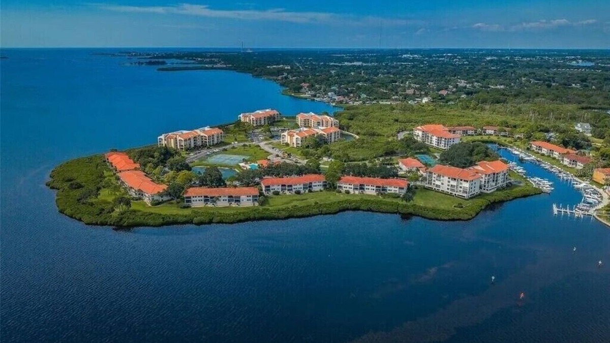 Tarpon Springs Condo | Modern 2 Bedroom Condo in Prime Gulf-Front Community with Pool, Wifi, AC & More