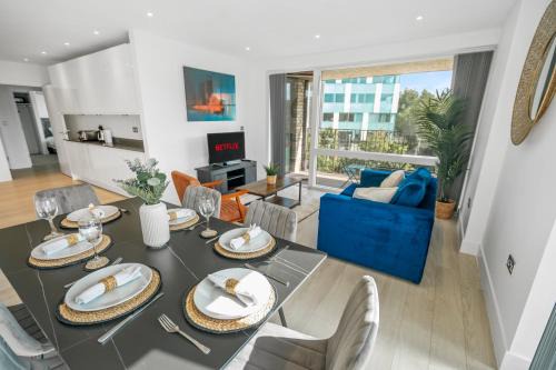 Park Royal Apartment | Modern 2 Bedroom with Superking Bed & Balcony views Near Wembley