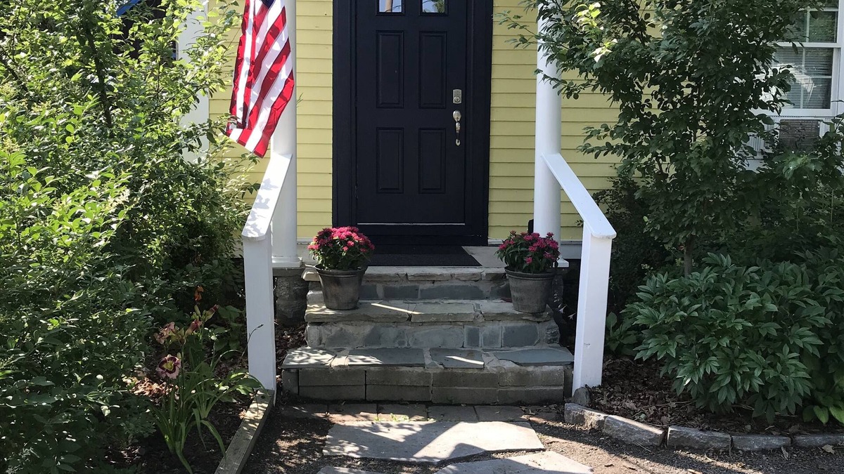 Canton Apartment | Modern 2 BR/1B centrally located apt. near SLU in Canton, NY