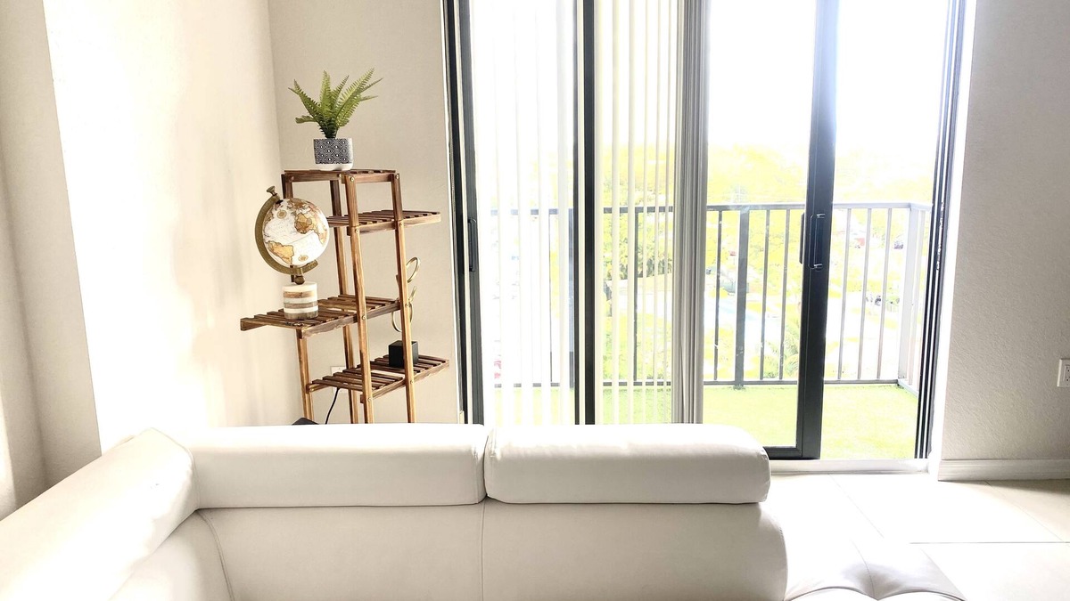 Coral Terrace Apartment | Modern 2 BR condo with downtown and city views
