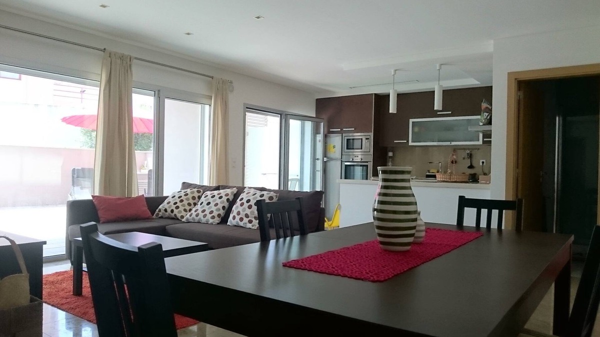 Sao Martinho do Porto Apartment | Modern 2-Bedroom Apartment with Terrace