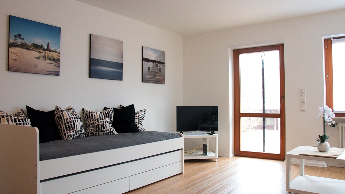 Muhlhausen Apartment | Modern 2 room apartment, about 70 square meters with terrace and garden, WiFi