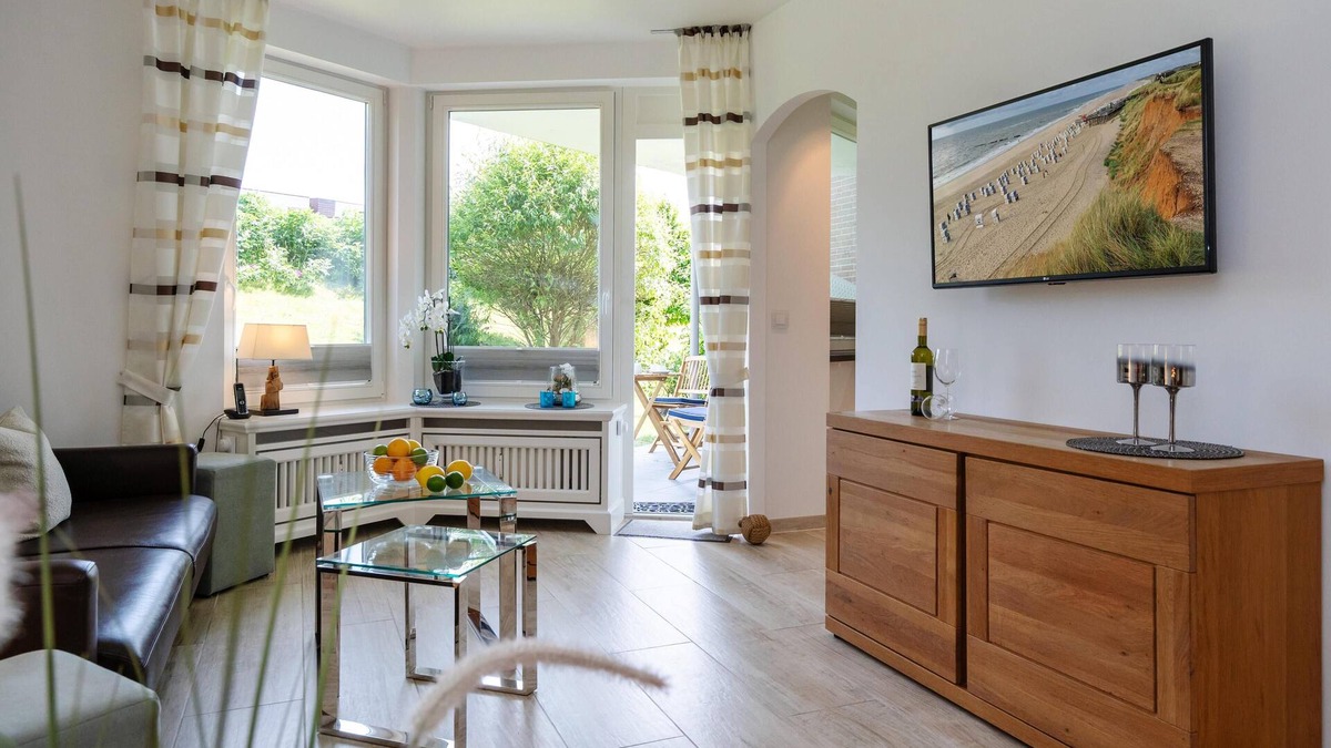 Westerland Apartment | Modern 2-room apartment with terrace, parking space, WLAN. Pets allowed.