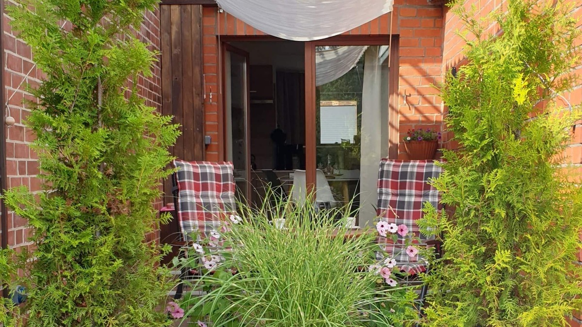 Schutzenplatz Apartment | Modern 2 room apartment, 1st Floor separately in a family house, location close to the city
