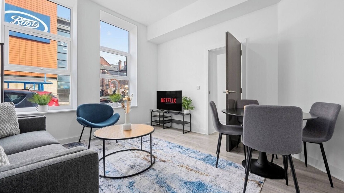 Warrington Apartment | Modern 2B City Apartment - Wheelchair Accessible
