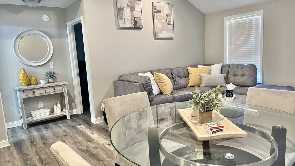 Richmond House | Modern 2bd 2ba- Near I-75, Free WiFi, No Steps