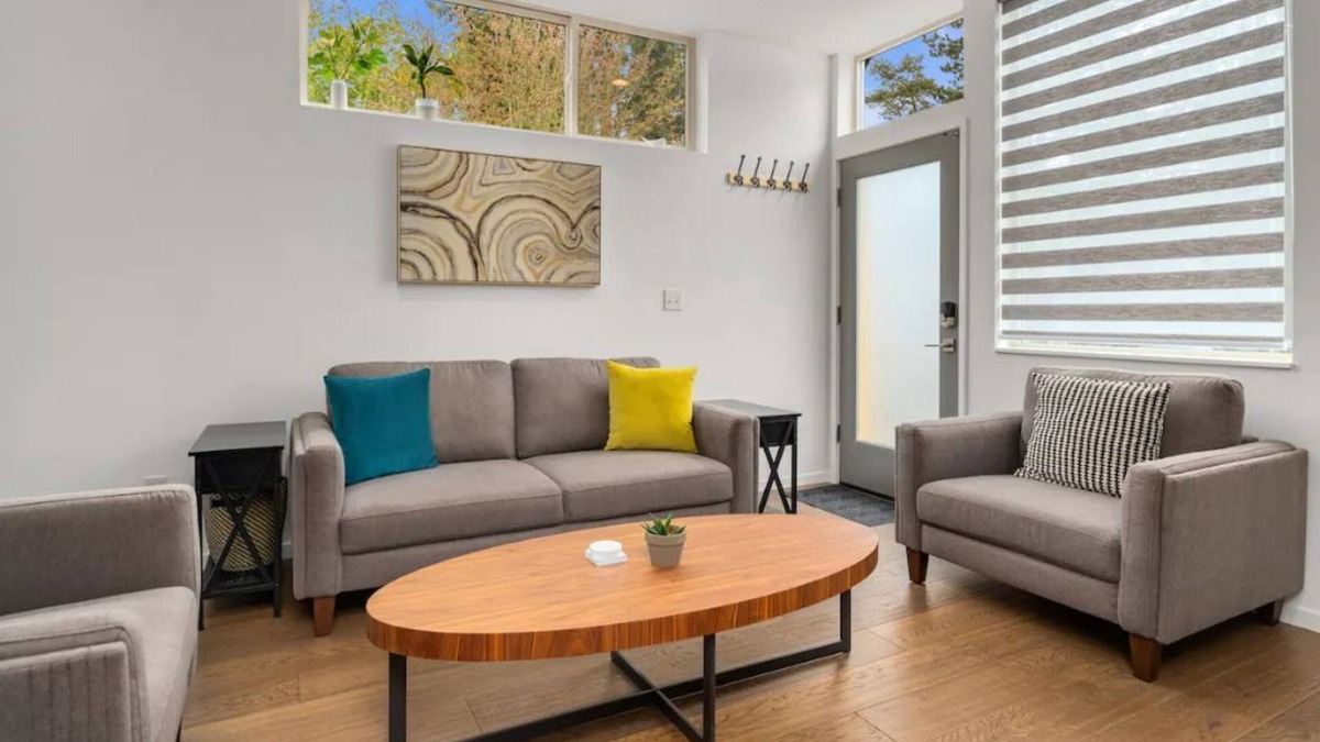 Genesee House | Modern 2BD House, West Seattle. A/C. Walk Score 95