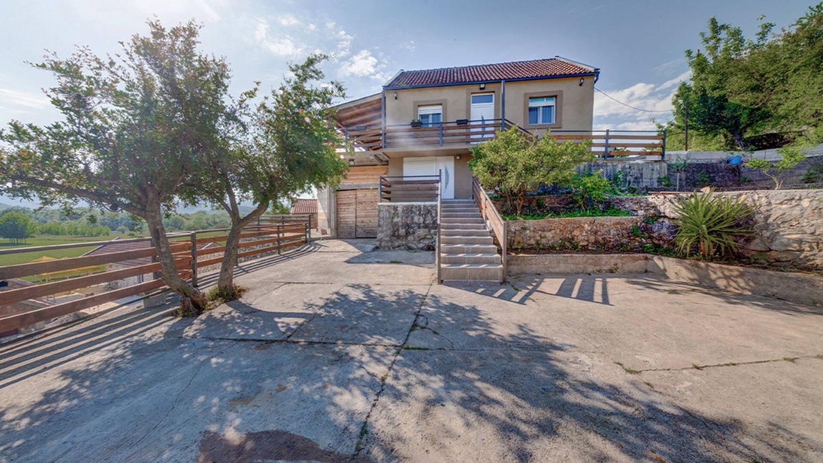 Dodosi House | Modern 2BDR Holiday Home in Skadar lake vicinity