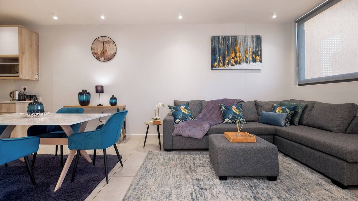 Umhlali Apartment | Modern 2BR Apartment with Pool and Gas Braai