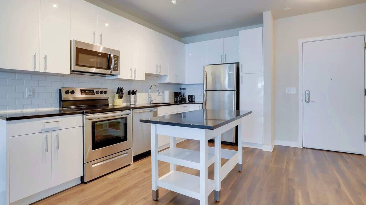 Jefferson Manor Apartment | Modern 2BR Apt at Alexandria’s Premier Community