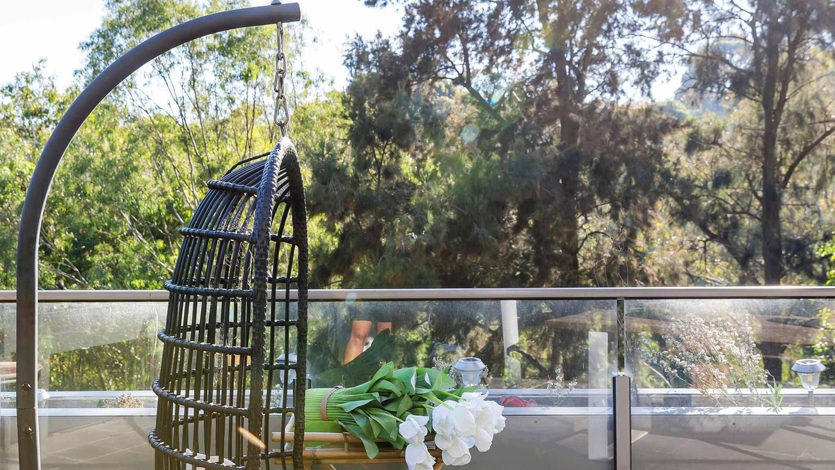 Kew Apartment | Modern 2BR Apt with Balcony & Free Parking