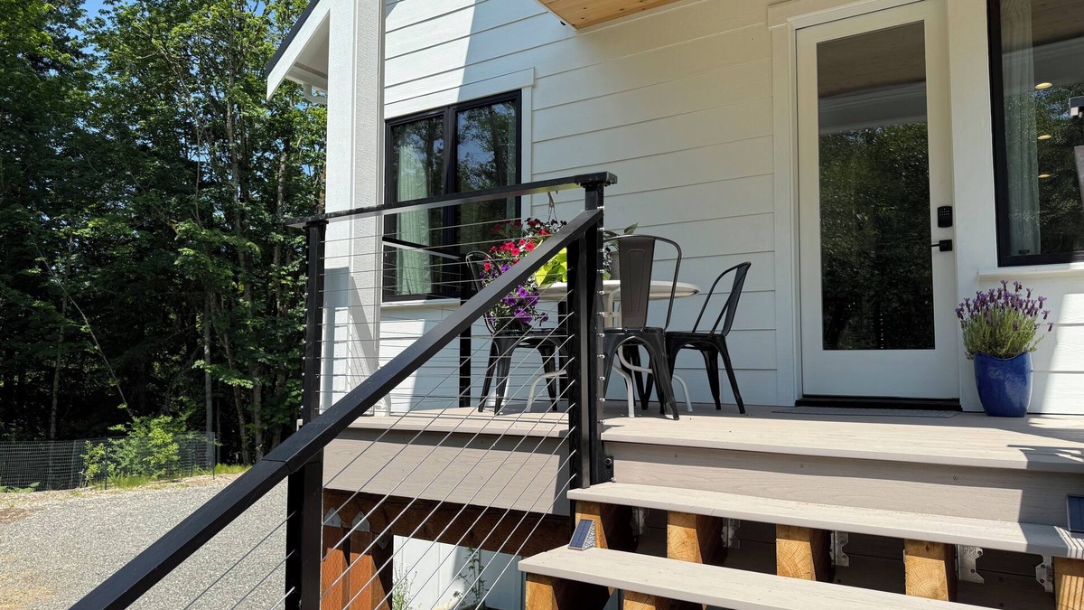 Geneva Apartment | Modern 2BR forest retreat steps from Galbraith trails & Lake Whatcom. Monthly stays Jan–Mar 2026. Fast Wi-Fi & desk for remote work. Mount Baker skiing just 80 mins away.