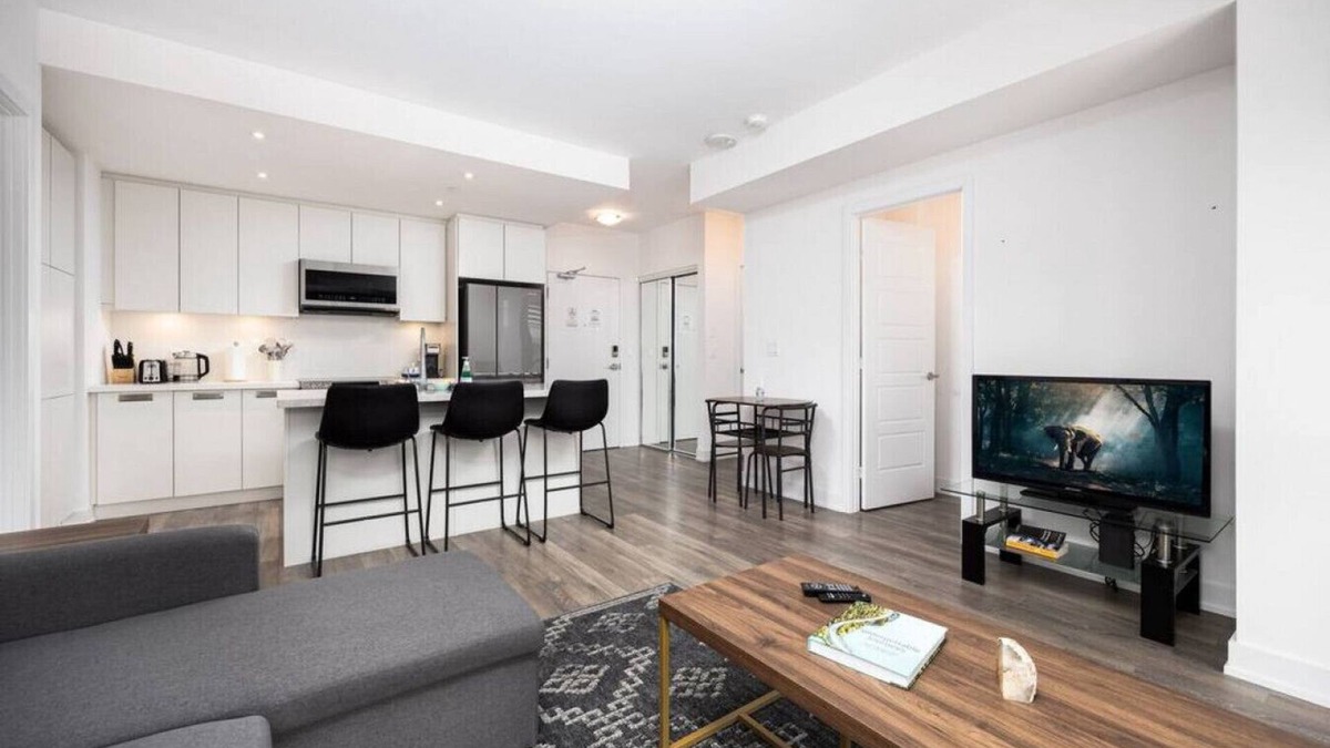 Innisfil Apartment | Modern 2BR Getaway in Innisfil Private Balcony BBQ