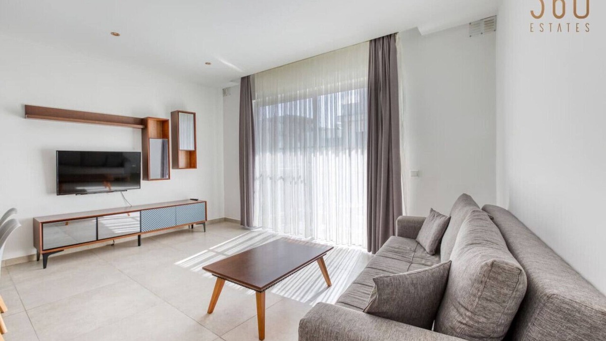 Swieqi Apartment | Modern 2BR home with pool access & Wifi in Swieqi