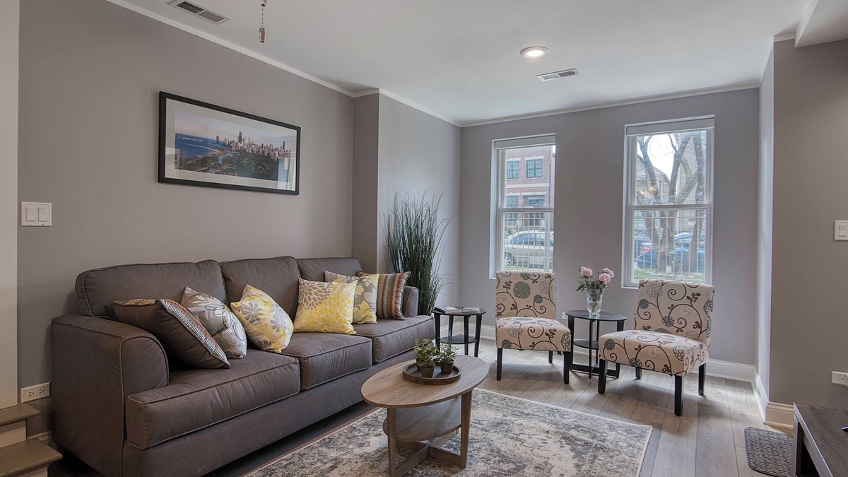 Roscoe Village House | Modern 2BR in Roscoe/Wrigley with Free Street Parking walk to Paulina Brown-line