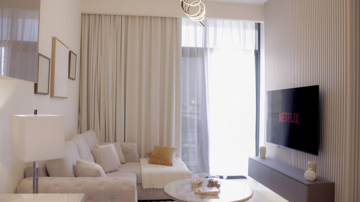 Trade Centre 1 Apartment | Modern 2BR Near Downtown - Sleeps 6 - Pool & GYM