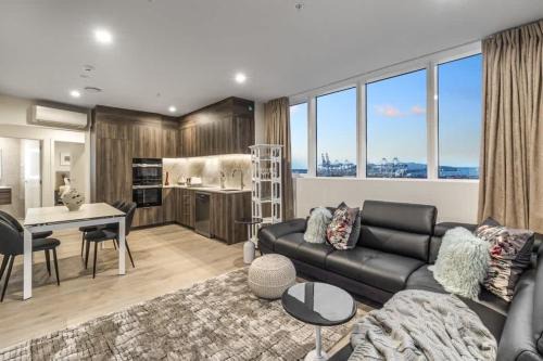 Parnell Apartment | Modern 2BR Penthouse for Families by Zodiak Stays