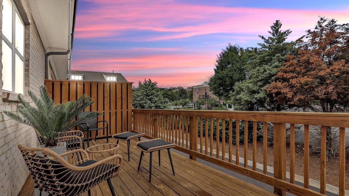 Buford House | Modern 2BR Townhome King Beds Near Mall GA