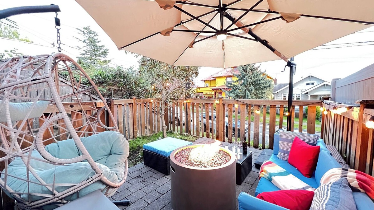 Judkins Park House | Modern 2BR w Fire Pit & BBQ - Perfect for Families, Travel Nurses & Corp Housing