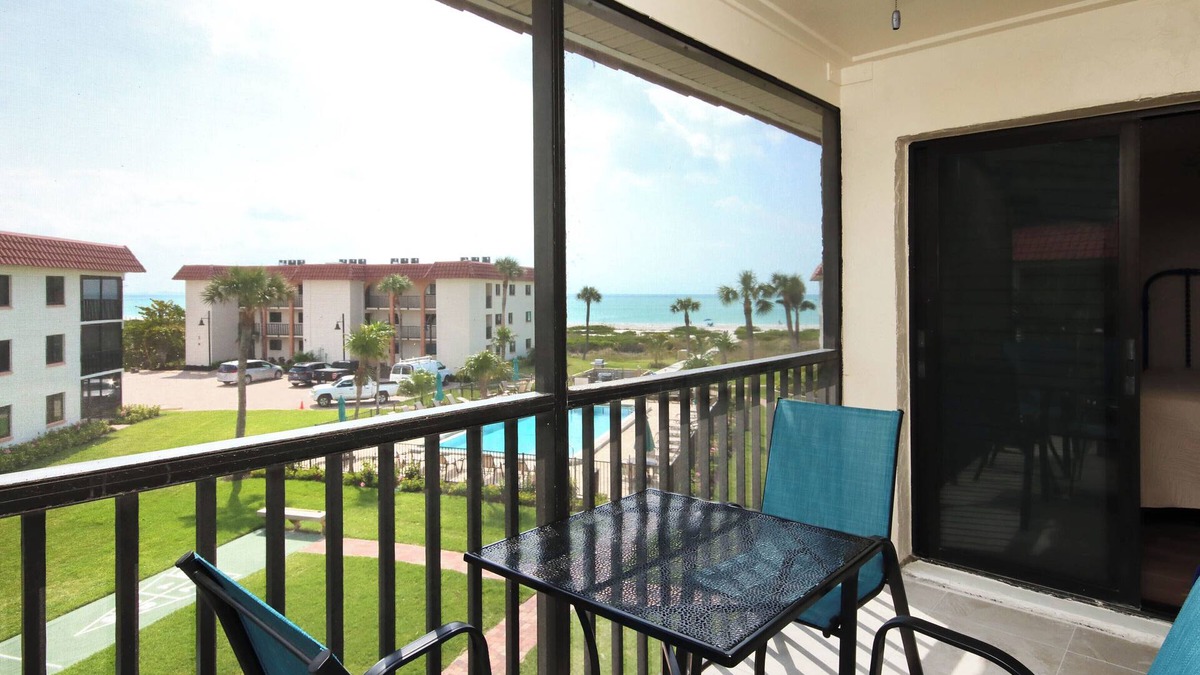 Shell Harbor Condo | Modern 2nd story beachfront condo on Sanibel Island - Sandalfoot 2D3