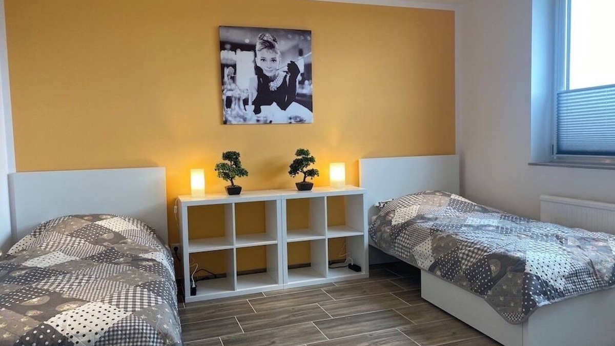 Hochheide Apartment | Modern 3.5 room apartment with balcony, elevator