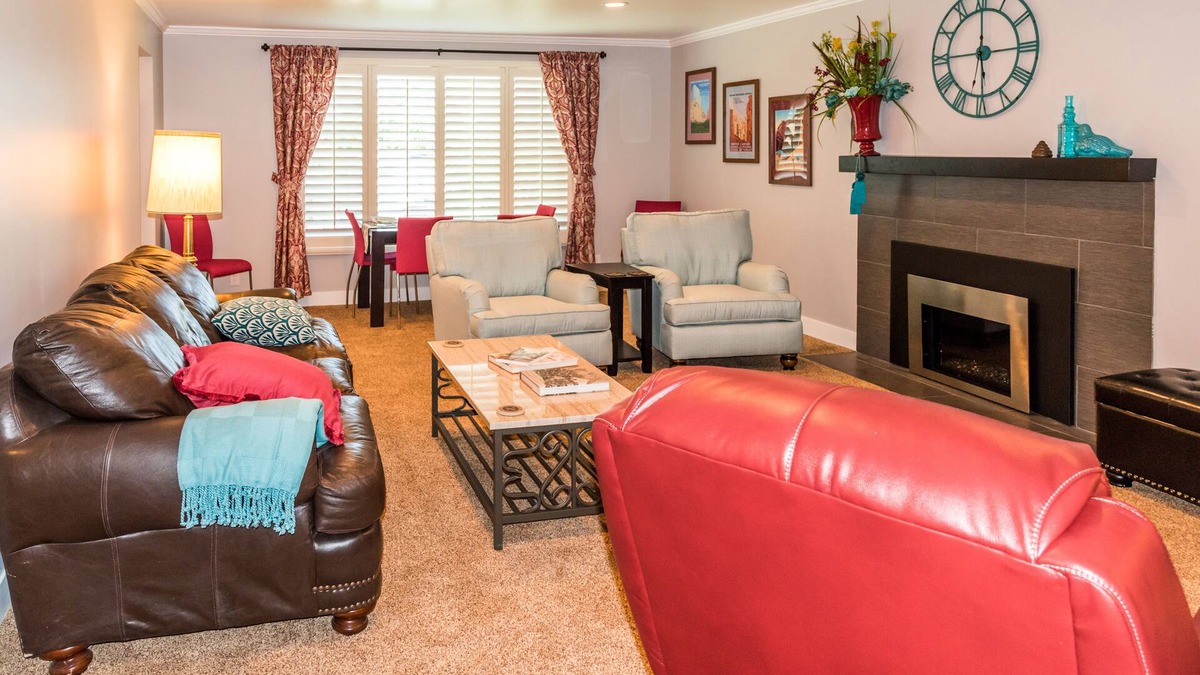 Salt Lake City House | Modern 3 bed, 2 bath home MINUTES from resorts and SLC. Great for families!