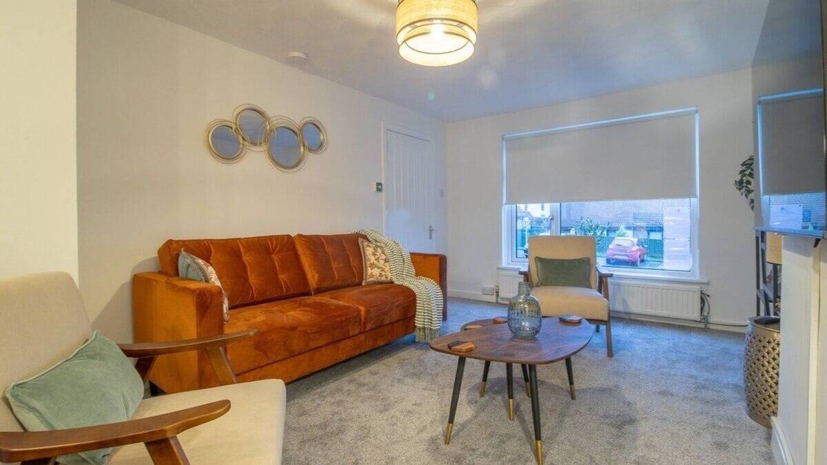 East Kilbride House | Modern 3 Bed House East Kilbride. Close to Motorway
