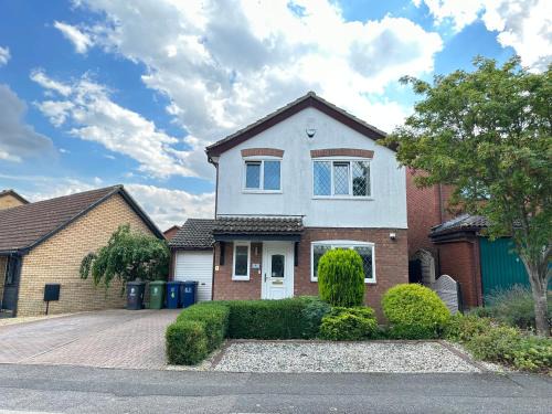 Bar Hill House | Modern 3 bed House with two bathrooms! Free parking!
