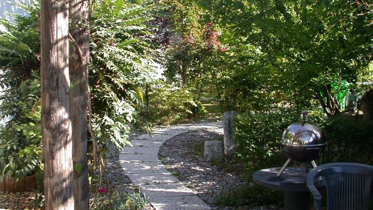 Castino Apartment | Modern 3 bedroom garden apartment with maximum privacy