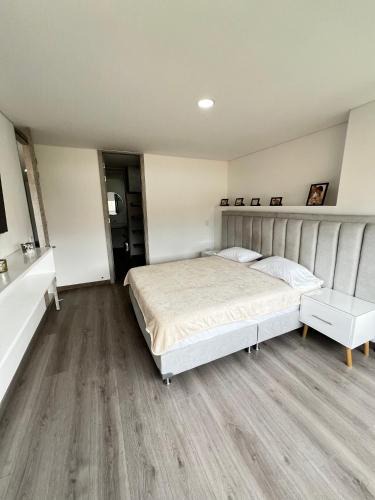 La America Apartment | Modern 3 Bedroom Apartment with balcony